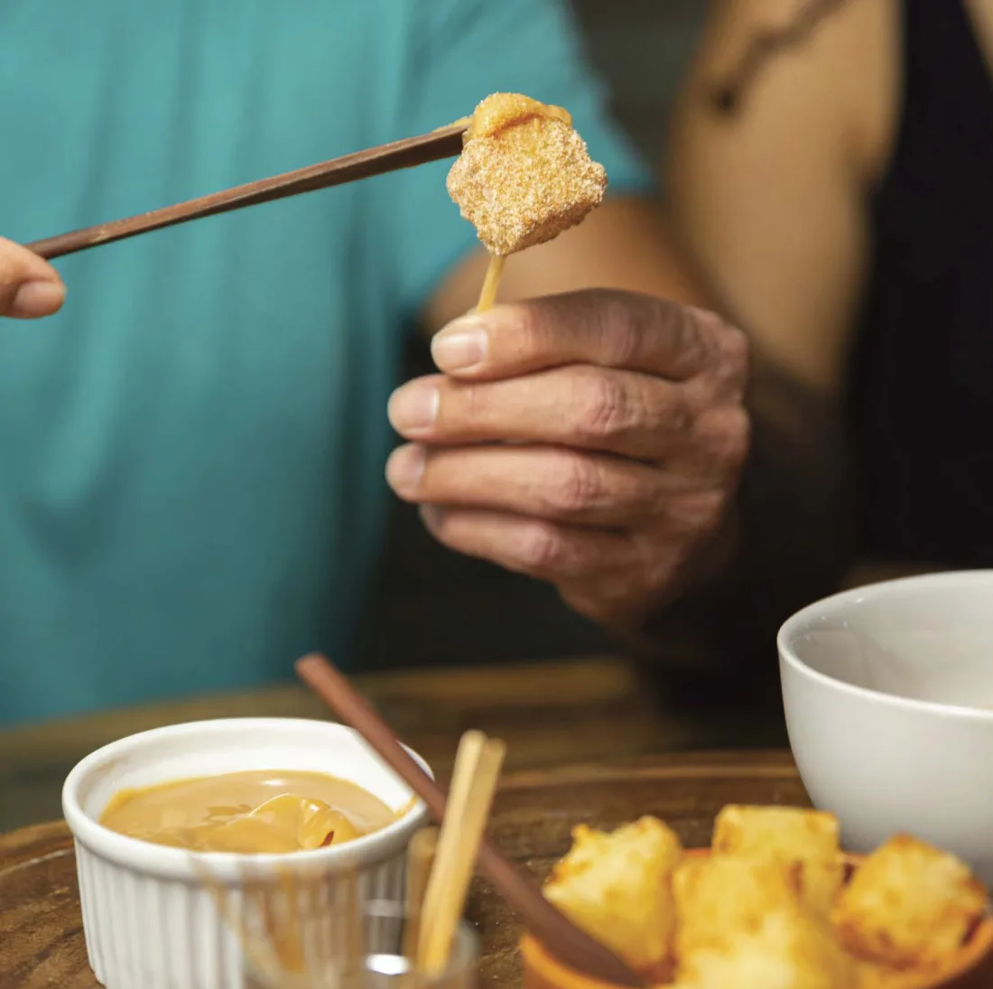Opção doce do Dadinho: Dadinho de Tapioca, Açúcar e canela, Doce de leite